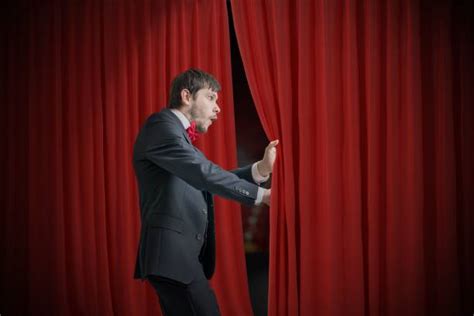Unmasking the misdirection: understanding how magicians divert attention